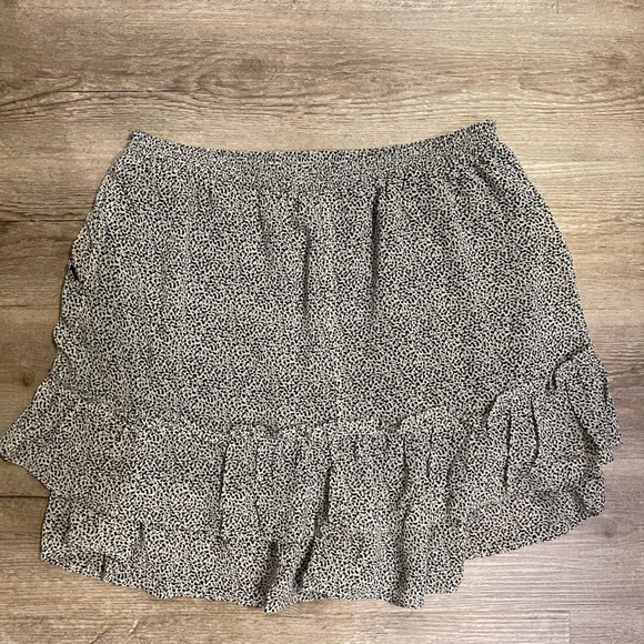 Leopard Print Mini Skirt - Picture 2 of 3